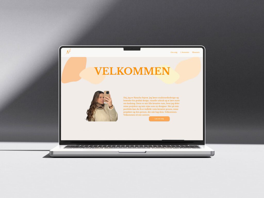 Min første portfolio vist på macbook